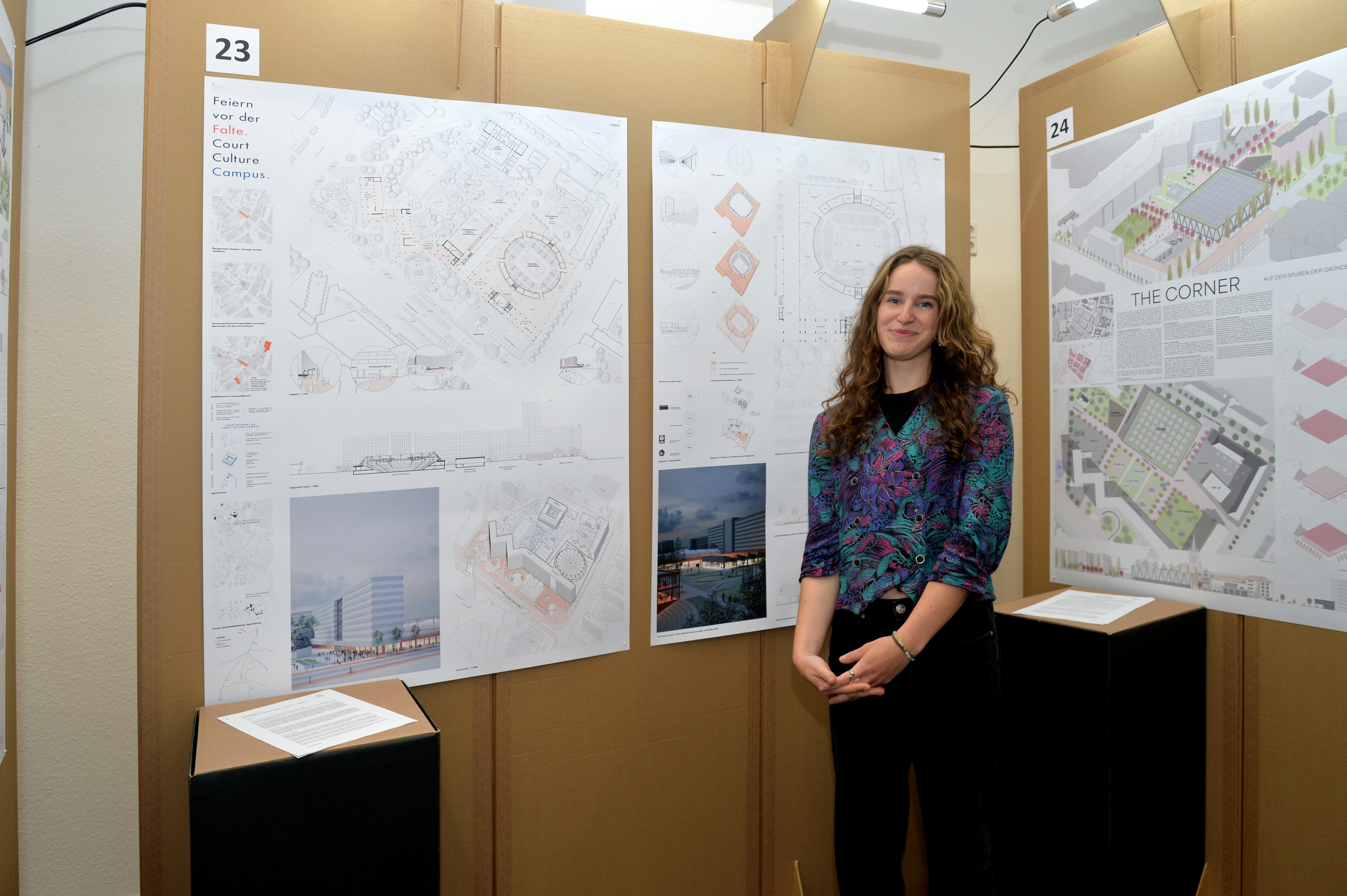 Annalena Fritsch (im Bild) erhielt mit Johanna Illgen und Lea Müller den 1. Preis für ihren Beitrag „Feiern vor der Falte. court culture campus“