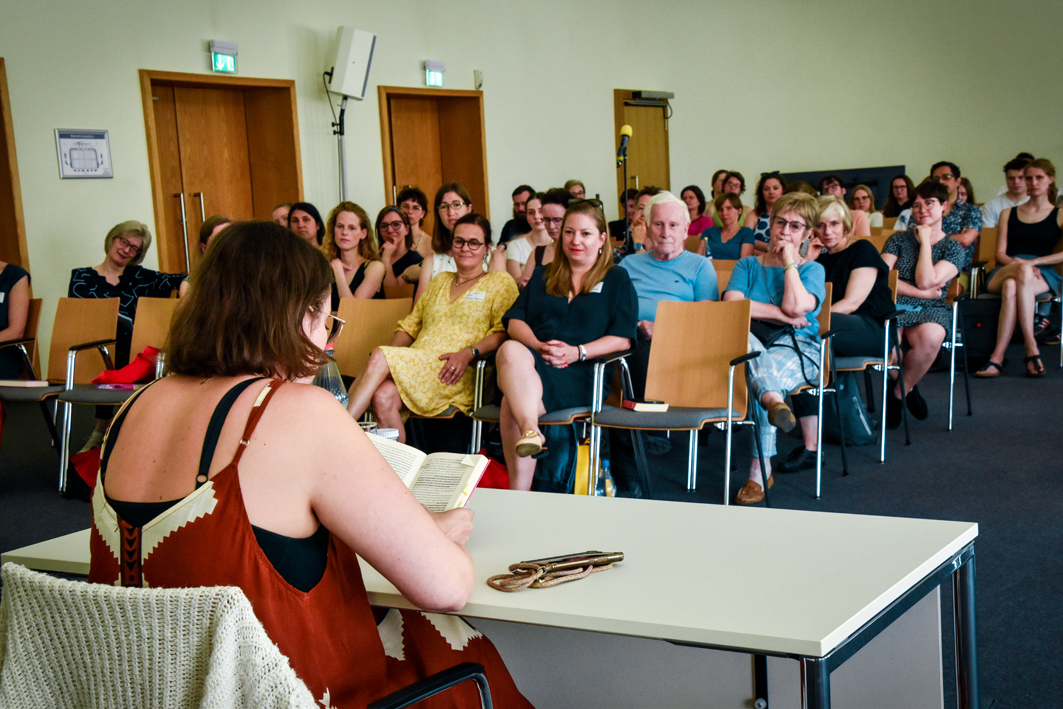 Die SPIEGEL-Bestsellerautorin Alexandra Zykunov las am 21. Juni im Stadtmuseum Dresden aus ihren Büchern und sprach über feministische Stadtplanung und Gendergerechtigkeit.
