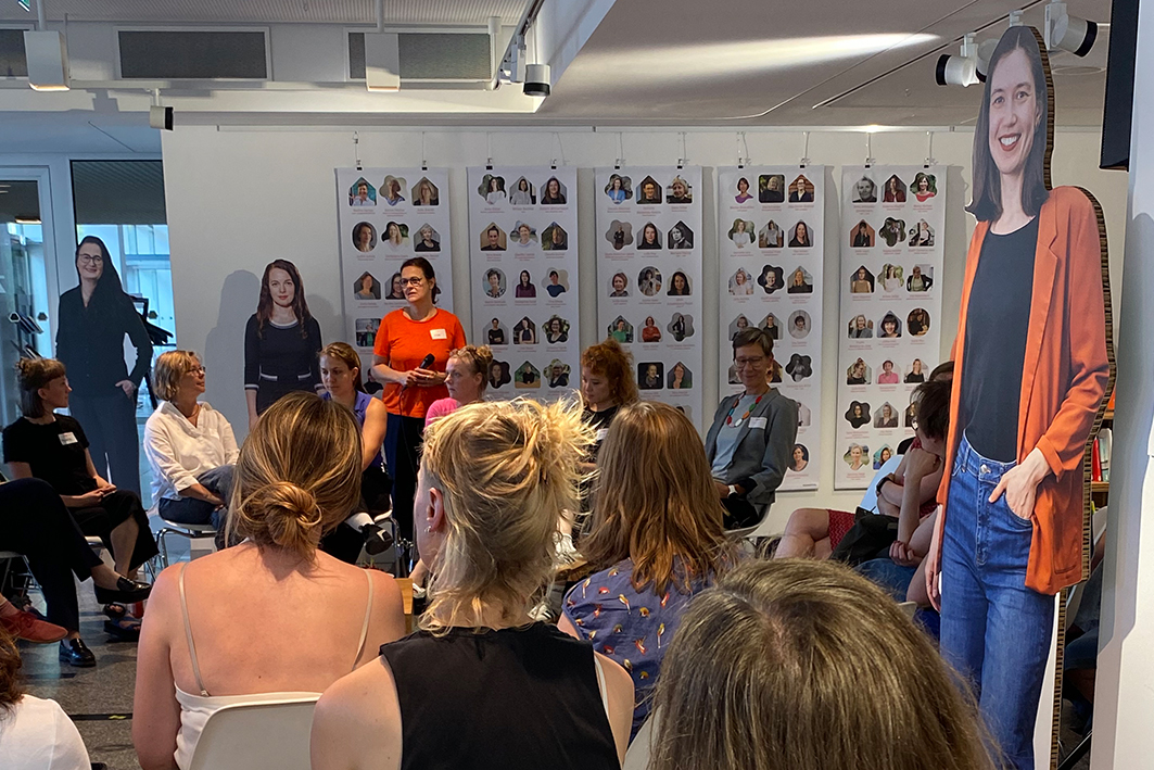 Einen Netzwerkabend mit Raum für Themen der Baubranche aus weiblicher Sicht gab es zum „WIA Wednesday“ am 25. Juni, organisiert vom Arbeitskreis der AKS mit der TU Dresden.